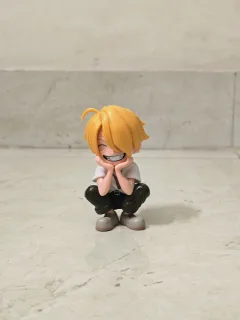 One Piece Sanji Crouching Chibi Figure – Smirking Blonde Cook Anime Statue