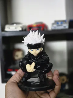 Jujutsu Kaisen Satoru Gojo Crouching Figure – Blindfold Pulled Up Blue Eyes Chibi Statue